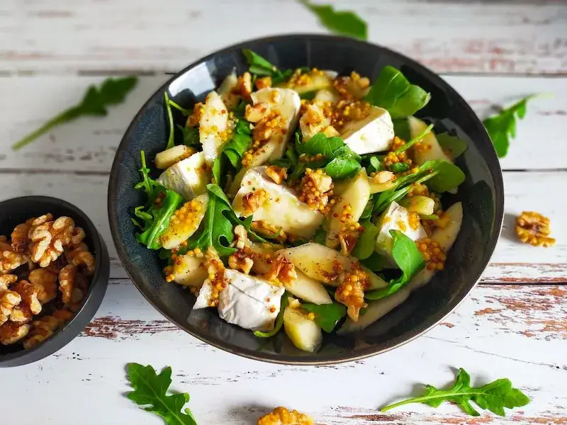 Gruszka z camembertem: 3 przepisy na apetyczne połączenie smaków