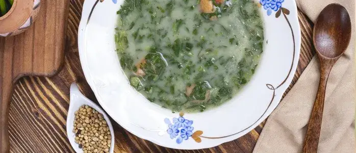 Czy zupa szczawiowa jest zdrowa? Odkryj jej niespodziewane korzyści