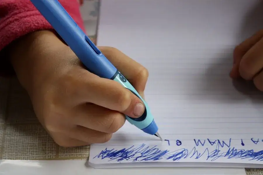 Jakie pióro do nauki pisania wybrać dla dziecka: kompletny poradnik