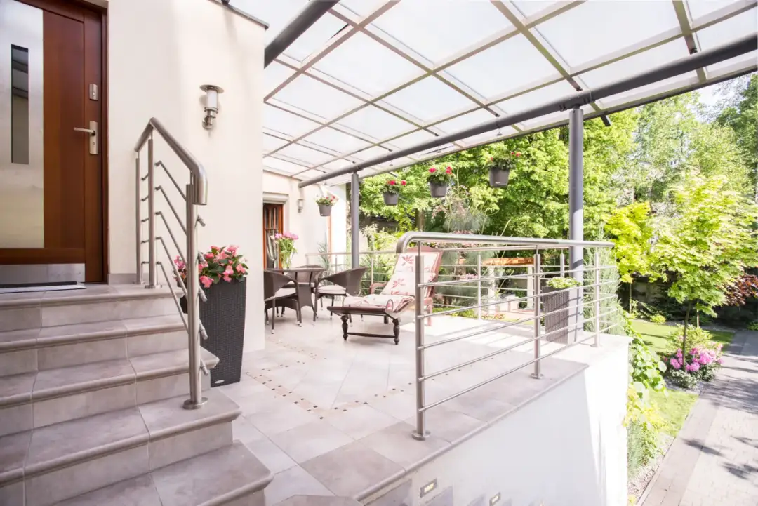 Z czego wykonać schody zewnętrzne? Najlepsze materiały i porady