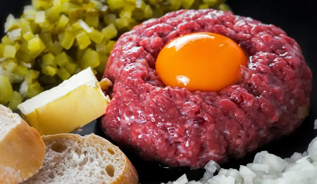 Jakie przyprawy do tatara sprawią, że będzie wyjątkowy i smaczny?