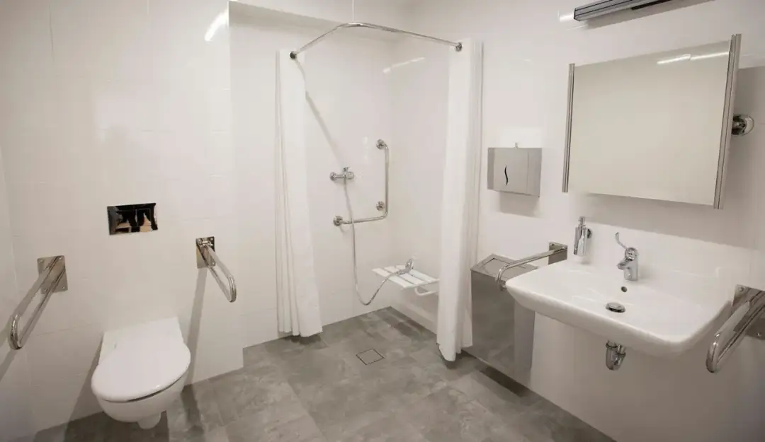 Łazienka dla niepełnosprawnych: ergonomiczne urządzanie. Porady