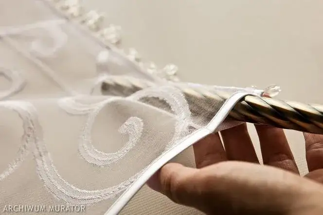 Jak uszyć firankę do łazienki: 8 prostych kroków DIY