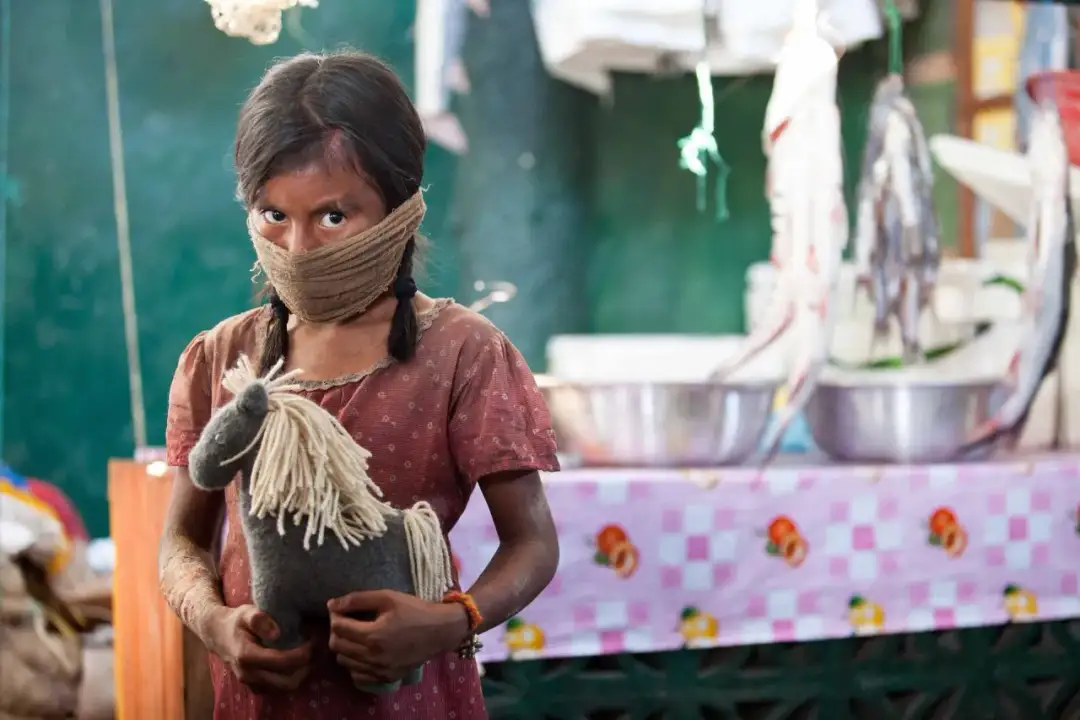 Film Przychodzą z Ciemności: mroczna zagadka duchów dzieci w Kolumbii