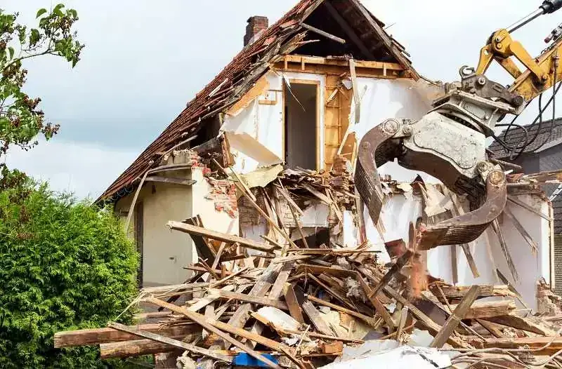 Koszt wyburzenia domu - cennik i rozbiórka budynku