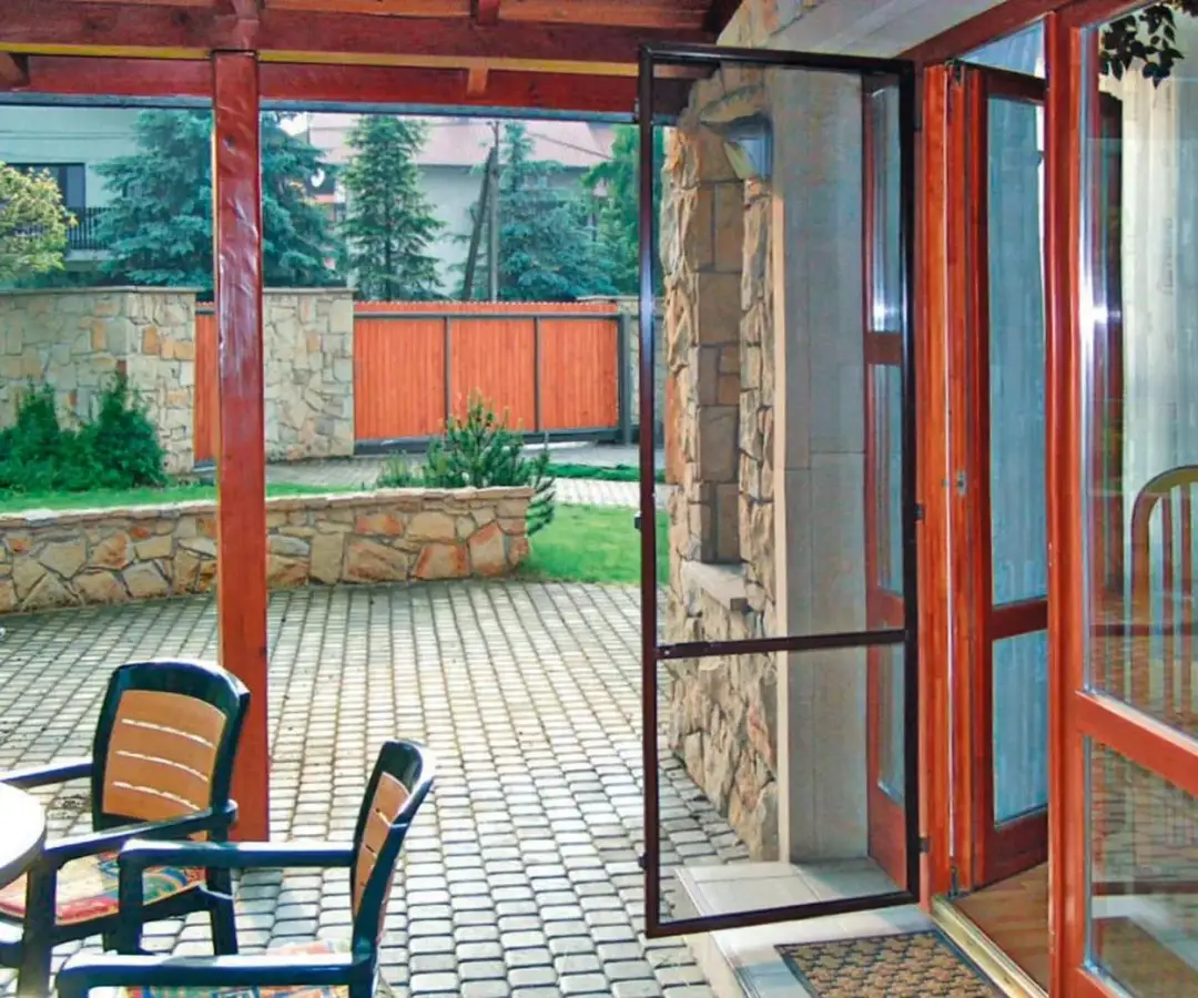 Najlepsza moskitiera na okno - porównanie 5 typów i ich ceny