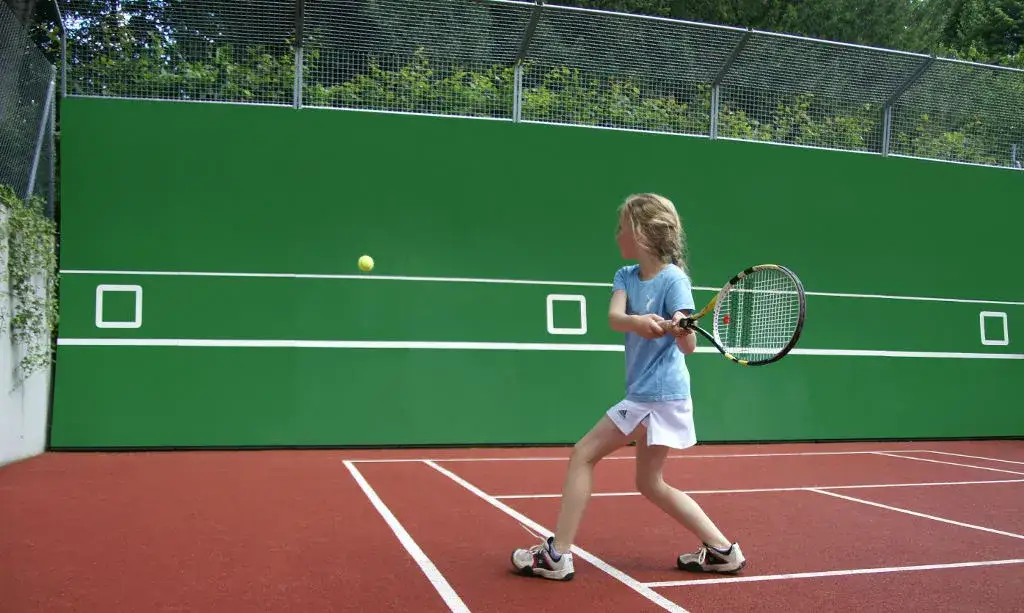 Jak zrobić ściankę do tenisa samodzielnie: kompletna instrukcja budowy