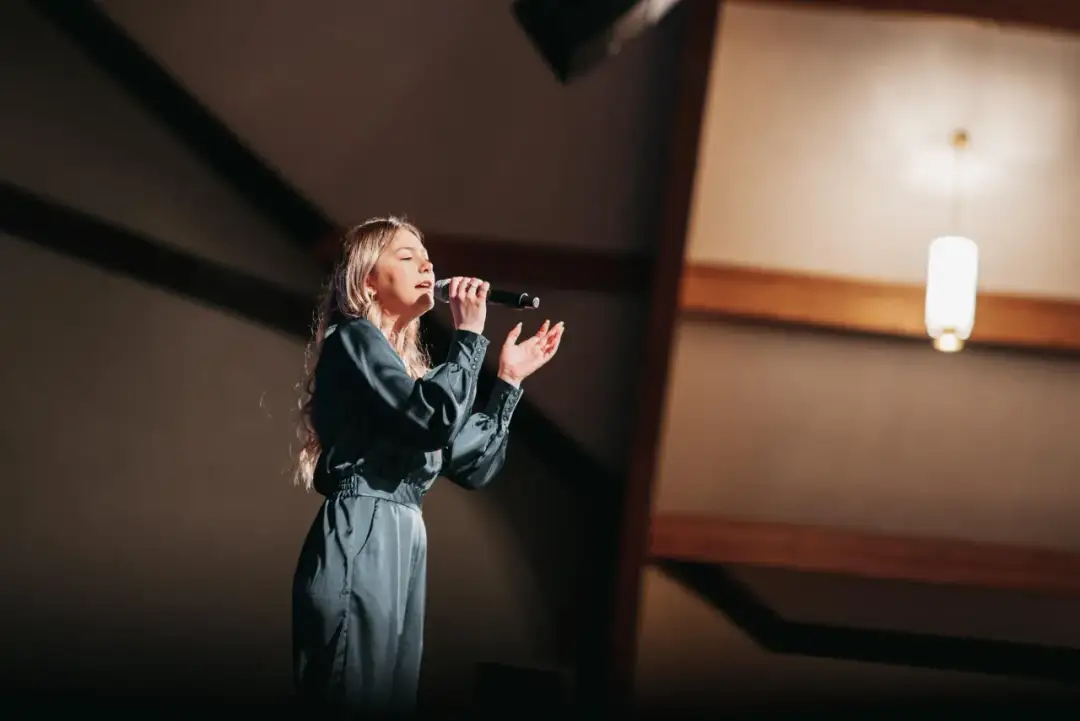 Jak śpiewać: 7 skutecznych technik dla początkujących wokalistów