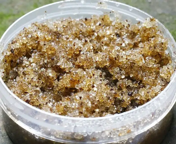 Co to jest peeling i jak może odmienić Twoją skórę?