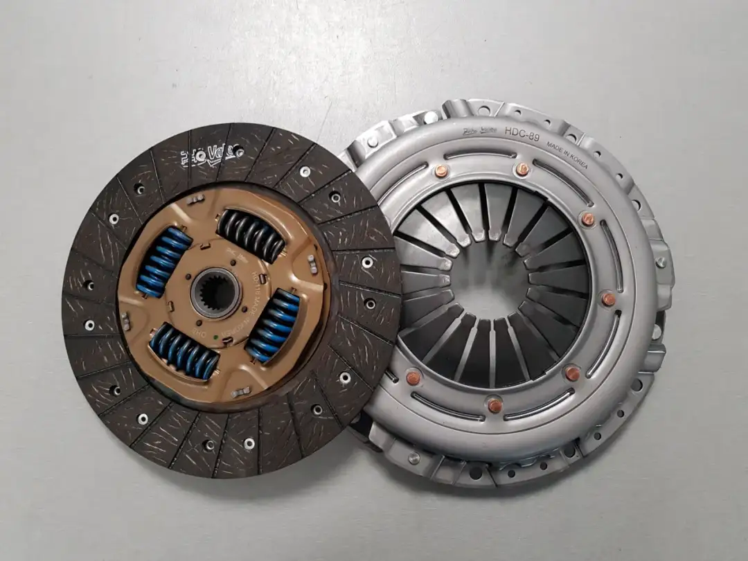 Objawy odwrotnie założonej tarczy sprzęgła – jak uniknąć kosztownych błędów?