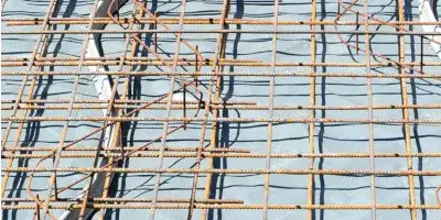 Dystansy pod zbrojenie: jak wybrać i zastosować, by uniknąć błędów w budowie