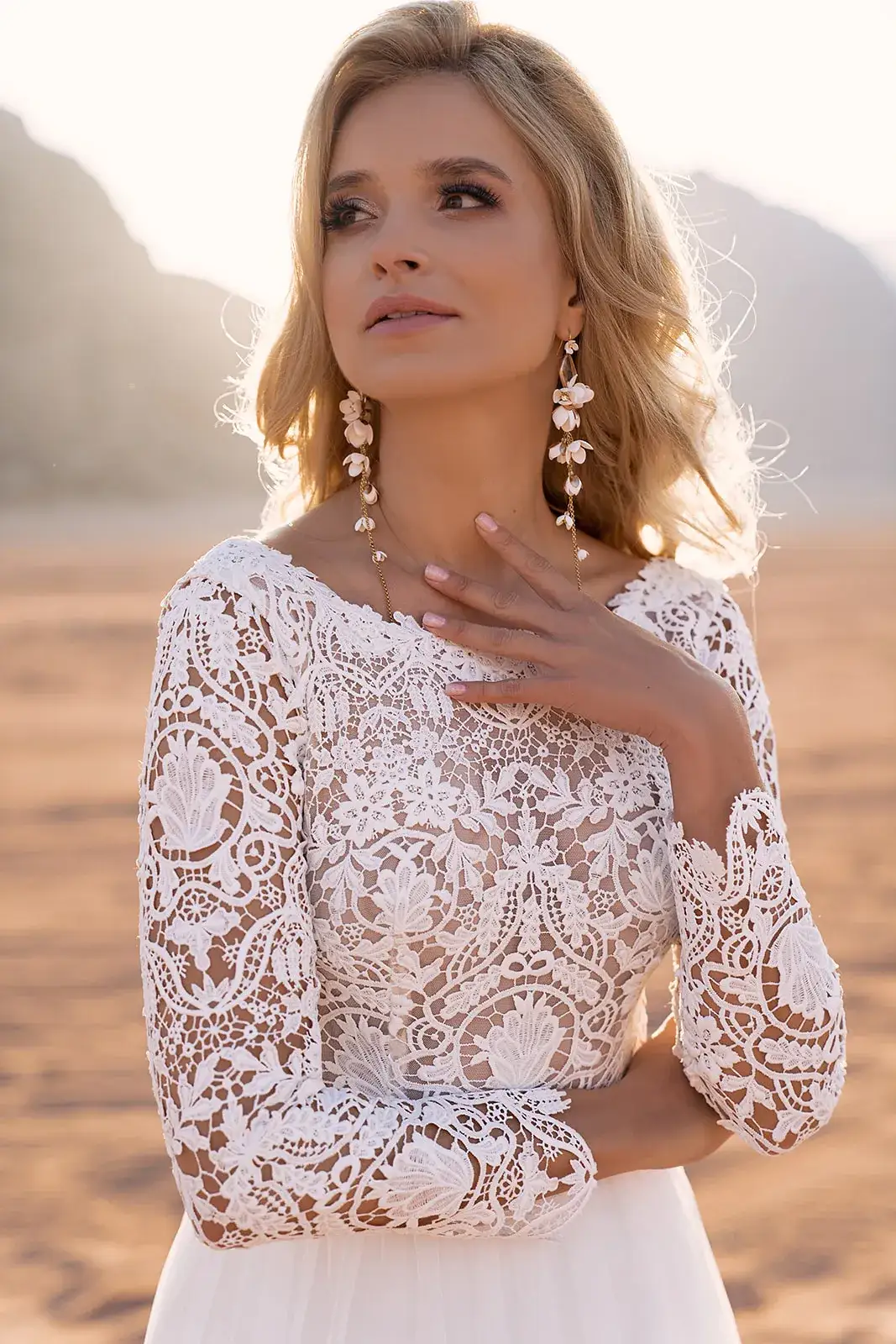 Jakie kwiaty do koronkowej sukni ślubnej? 10 idealnych propozycji