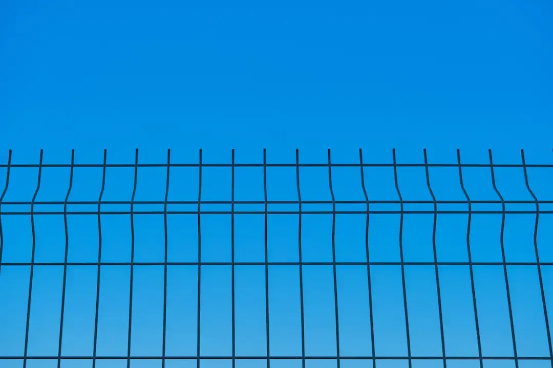 Jak zamontować ogrodzenie panelowe bez błędów - krok po kroku