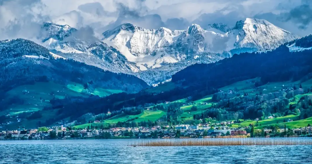 Jezioro Zuryskie - największa atrakcja turystyczna północnej Szwajcarii