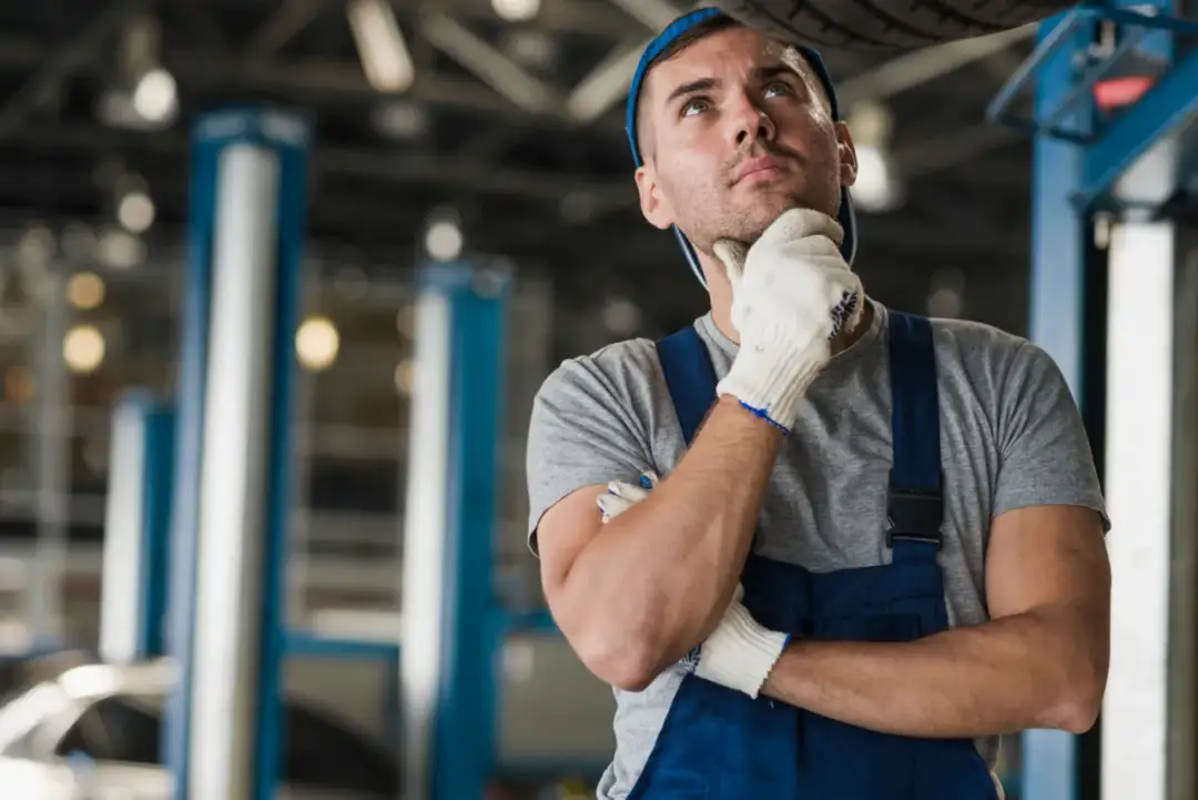 Czy warto zainwestować w sprężarkę tłokową, czy śrubową? Porównanie i zastosowania w warsztacie