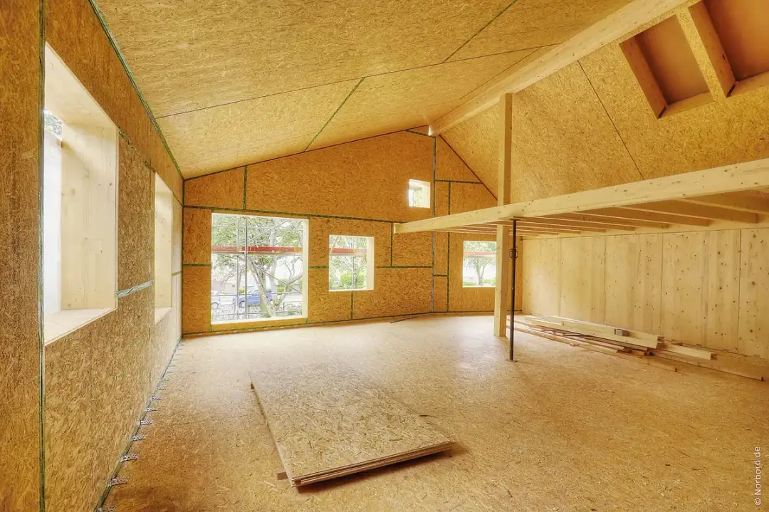 Czy płyta OSB jest paroprzepuszczalna? Wszystko o jej właściwościach i wilgoci