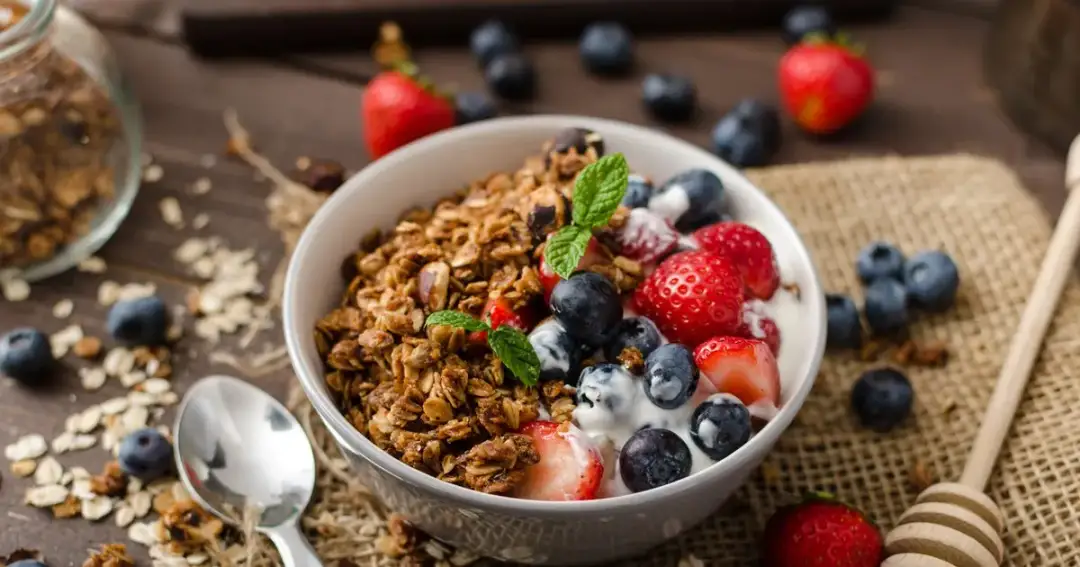 Co można jeść jako przekąskę? 10 zdrowych opcji, które pokochasz