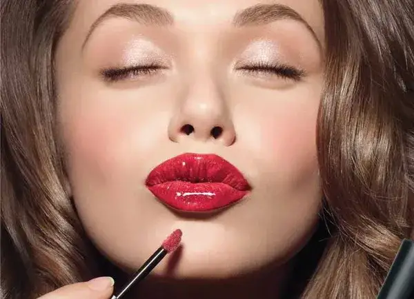Komu pasuje czerwona szminka? Odkryj idealne odcienie dla siebie