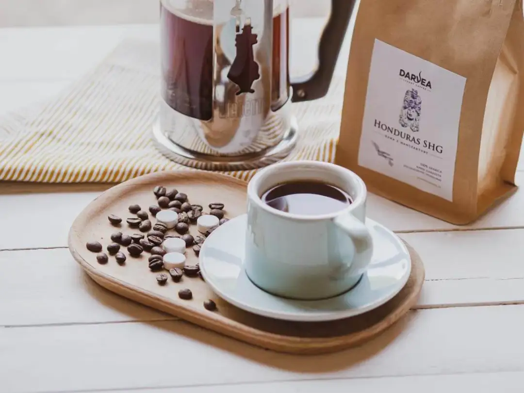 Czy kawa szkodzi przy antybiotykach? Wpływ na leczenie i bezpieczeństwo