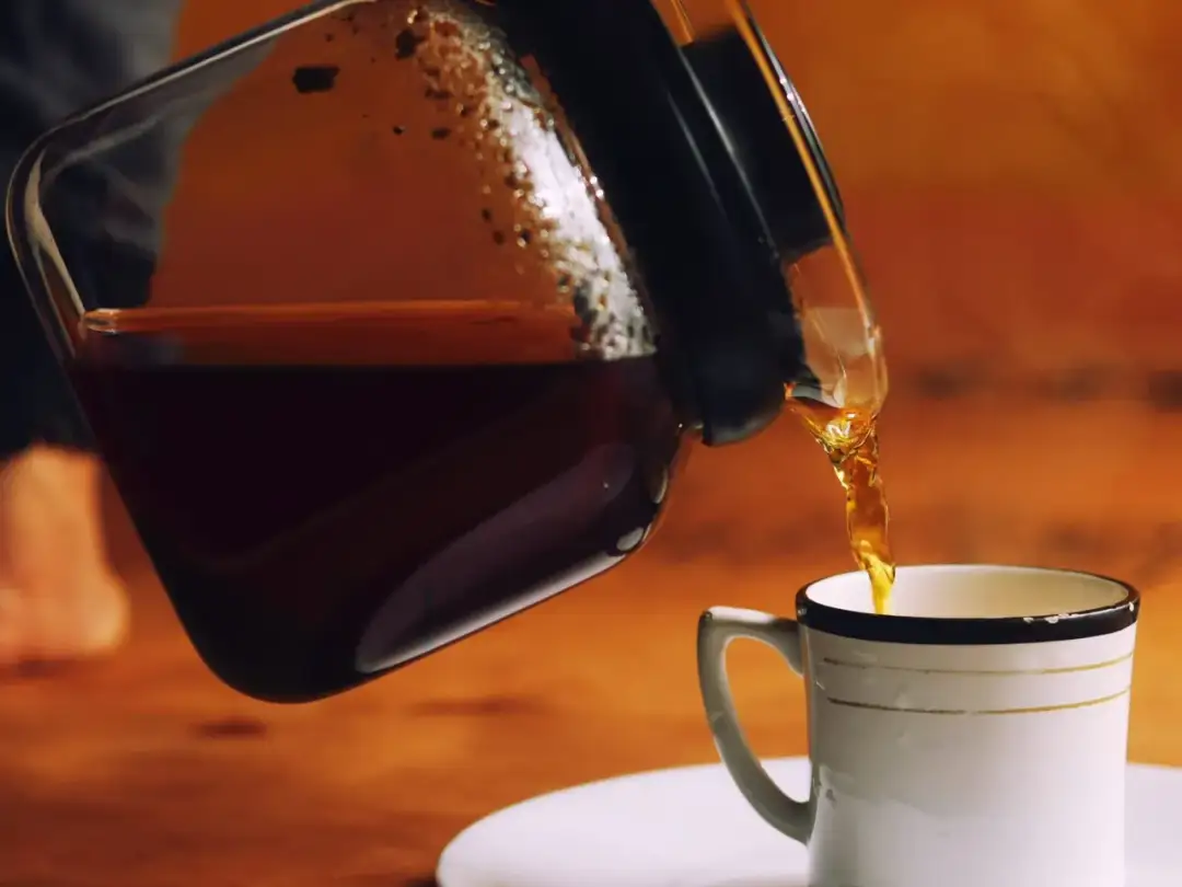 Picie herbaty na czczo - poznaj całą prawdę o wpływie na zdrowie