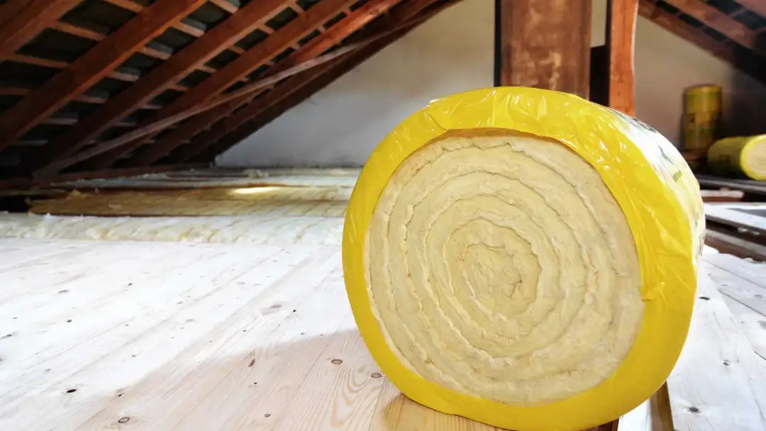 Czym lepiej ocieplić strop wełną czy styropianem? Poradnik wyboru materiału