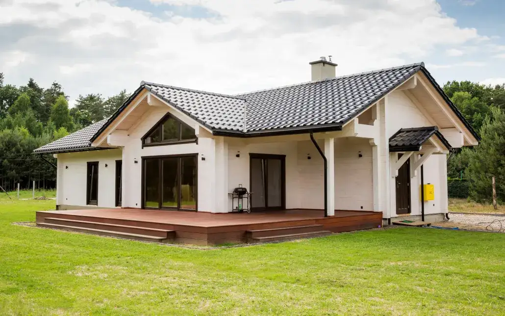 Dom z bali klejonych: zalety i proces budowy ekologicznego domu