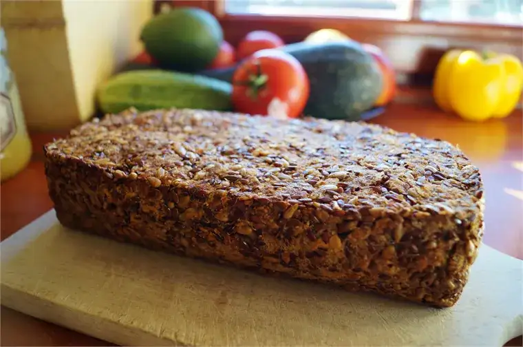 Chleb na redukcji: Jakie pieczywo wybrać, aby schudnąć bez wyrzeczeń?