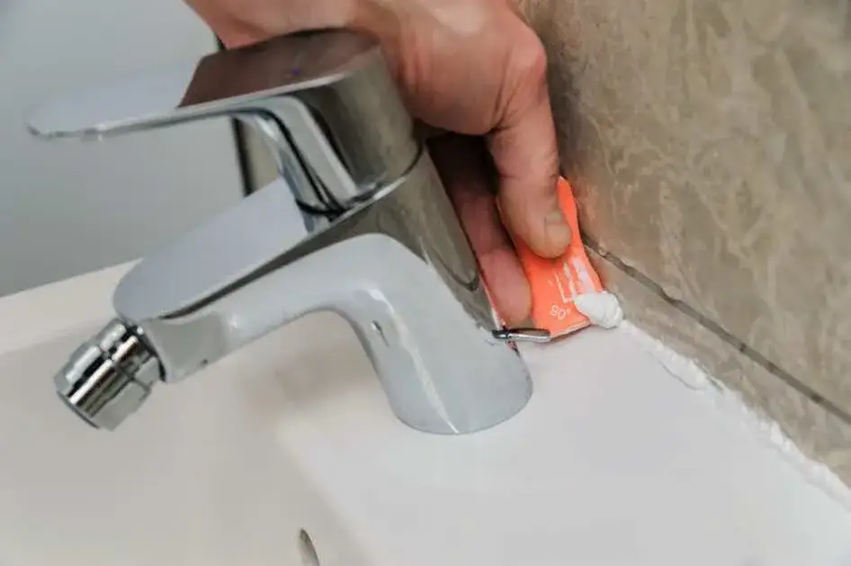 Jak wyczyścić silikon w łazience: 6 skutecznych sposobów