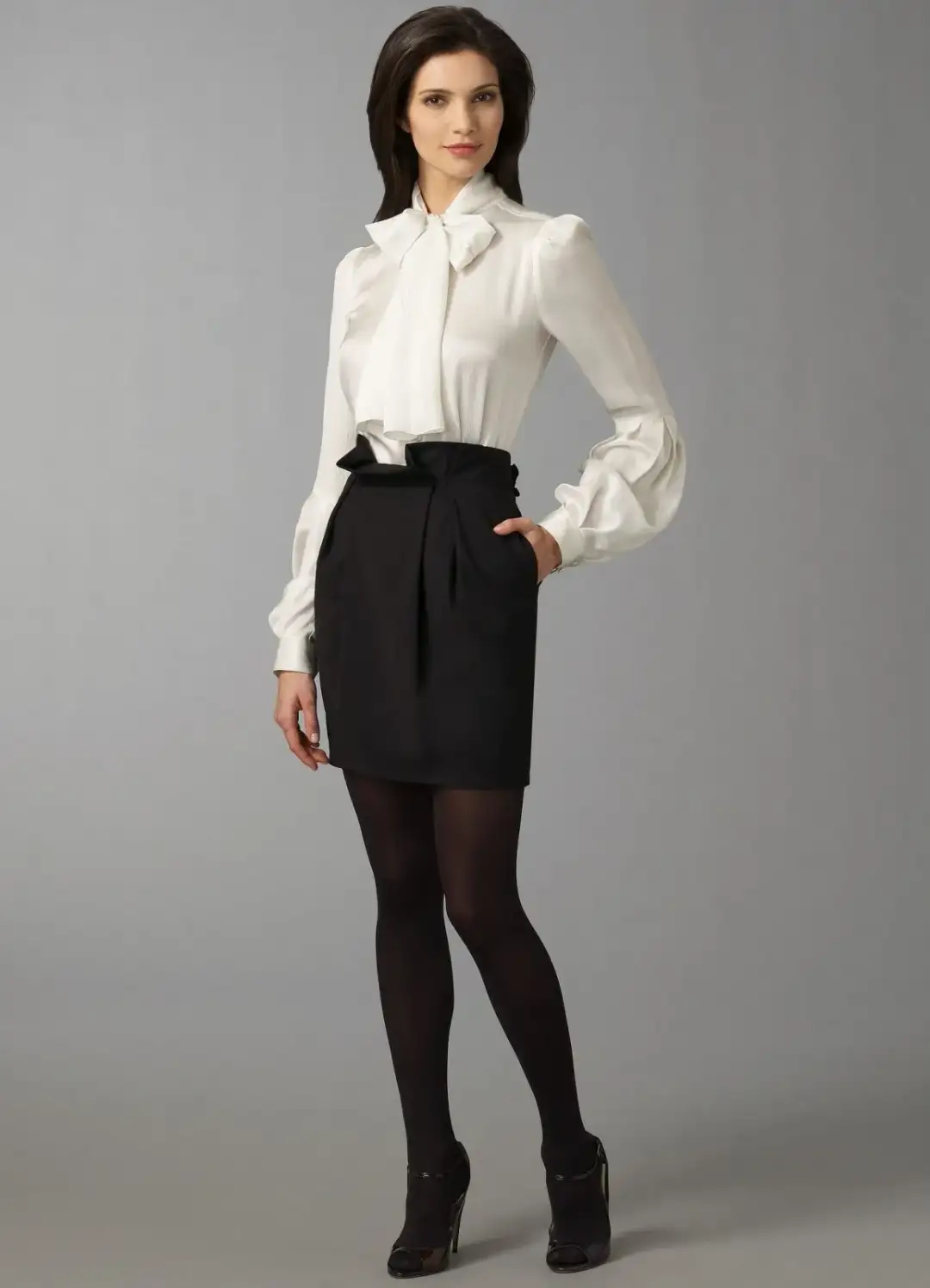 Jak dobrać idealną bluzkę do czarnej ołówkowej spódnicy na każdą okazję