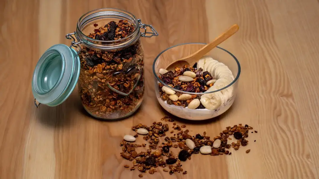 Jak zrobić granole fit - zdrowy przepis na pyszne i pożywne śniadanie