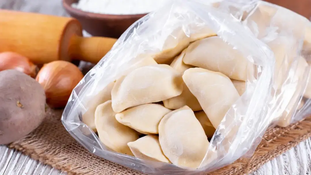Jak szybko rozmrozić pierogi: 4 skuteczne metody na 2025