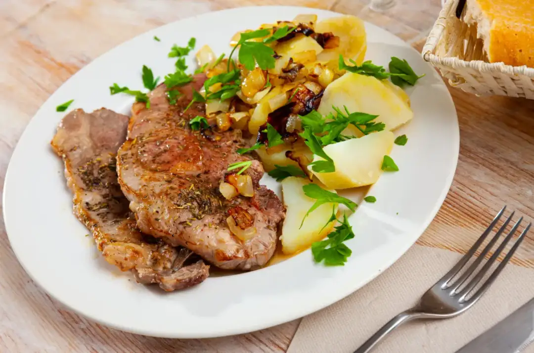 Jak gotować schab w plastrach, aby był soczysty i smaczny