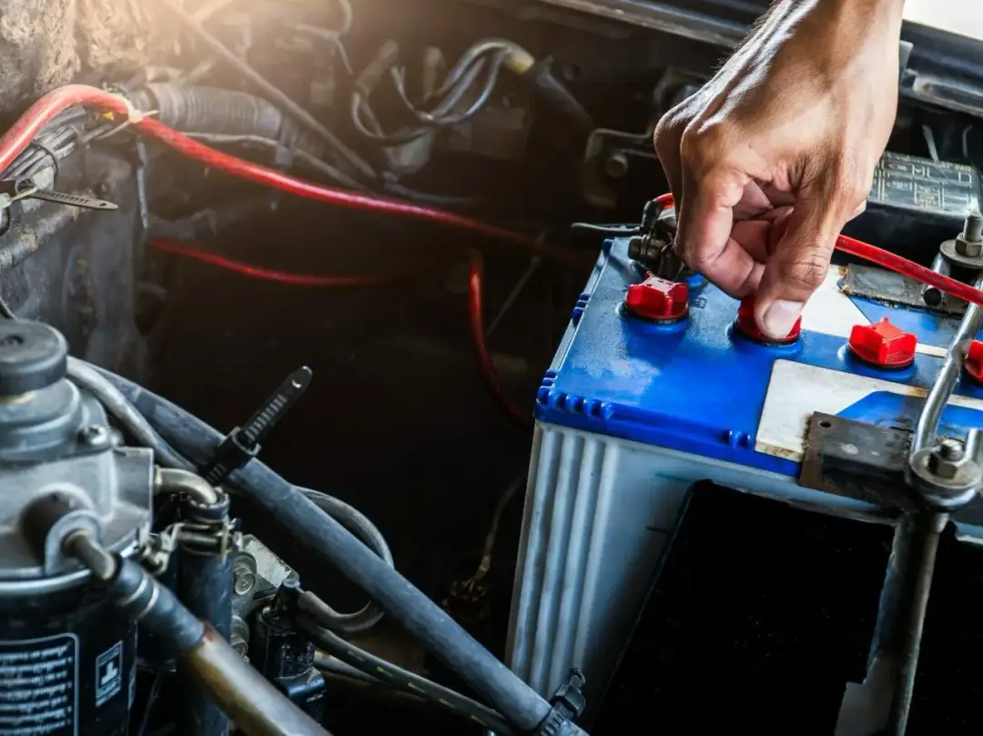 Jaki akumulator do silnika 1.6 benzyna? Wybierz najlepszy i uniknij problemów!