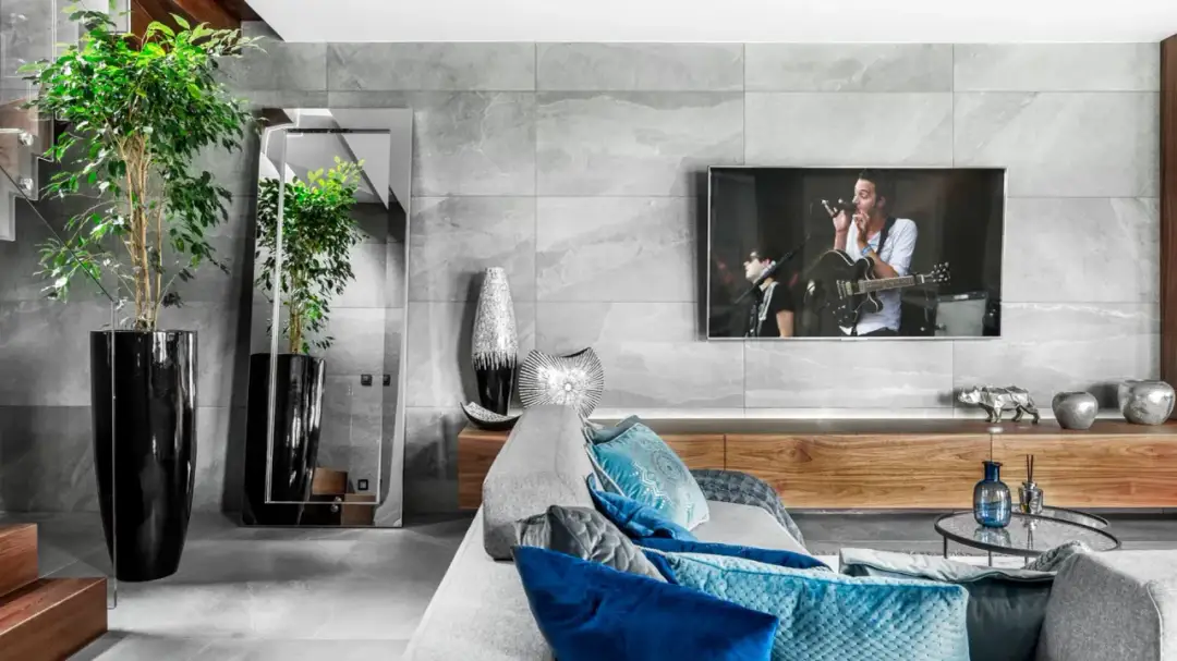 Idealne miejsce na telewizor w salonie: 5 kluczowych zasad Idealne miejsce na telewizor w salonie: 5 kluczowych zasad