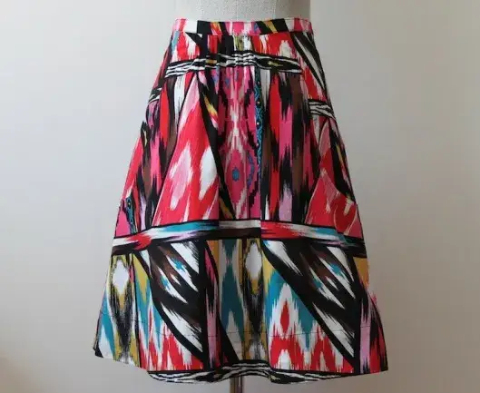 Jak z sukienki zrobić spódnicę - prosty sposób na nową stylizację