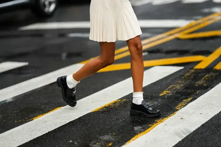 Jakie skarpetki do mokasynów damskich, aby wyglądać stylowo i modnie