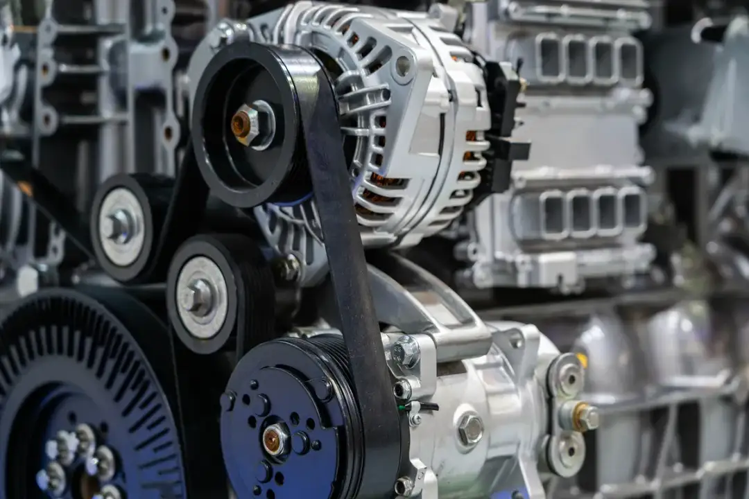 Objawy uszkodzonego koła pasowego alternatora, które musisz znać