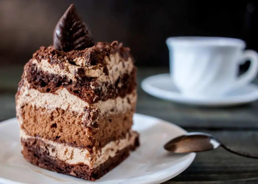 Najlepsze połączenia smaków tortów – jakie smaki pasują do siebie idealnie?