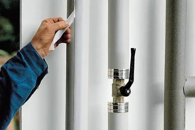 Izolacja rur CO na zewnątrz – uniknij strat ciepła i mrozu