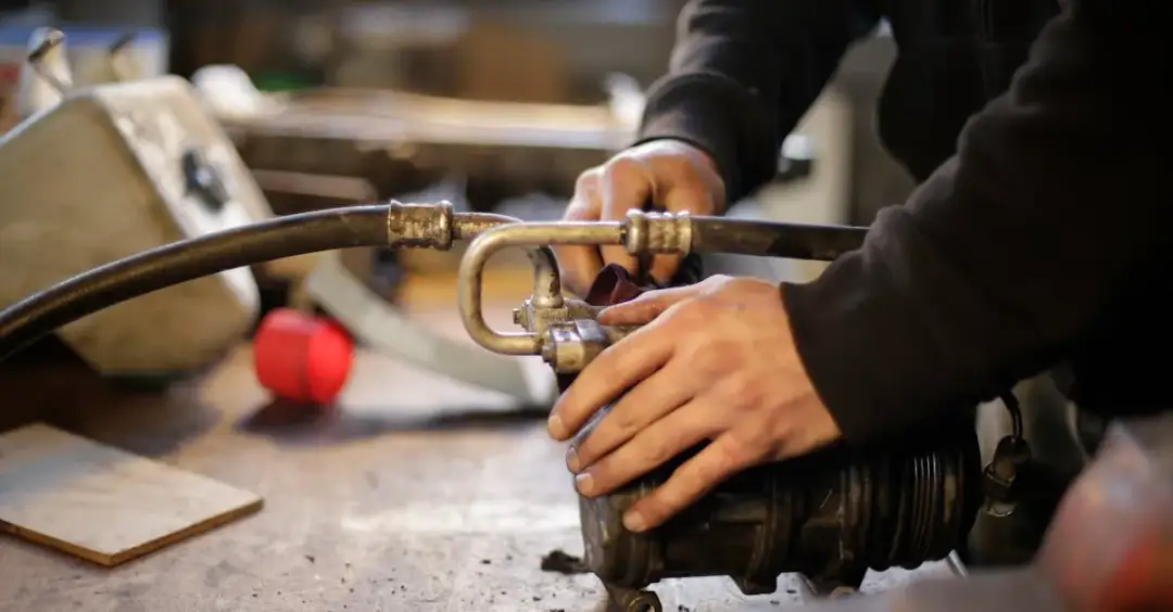 9 ukrytych tajemnic kryjących się pod maską Twojego samochodu!