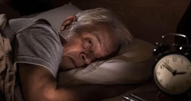 Problemy ze snem przyczyny: poznaj czynniki, które je wywołują