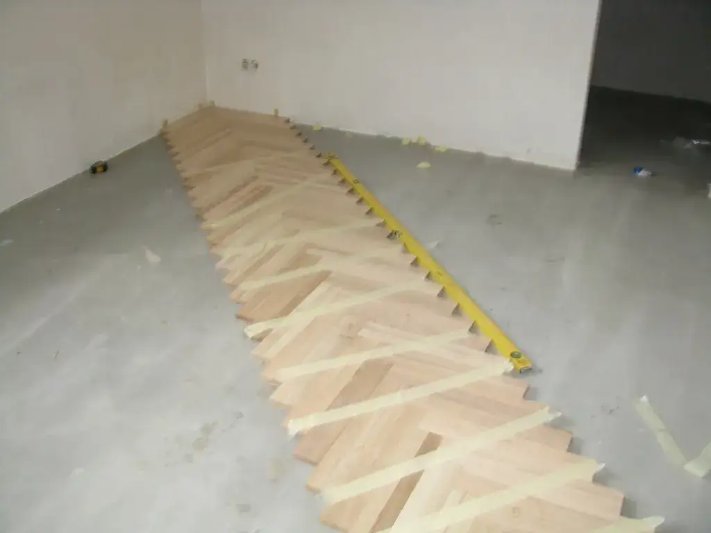 Jak układać parkiet dębowy? Praktyczne porady krok po kroku, które musisz znać