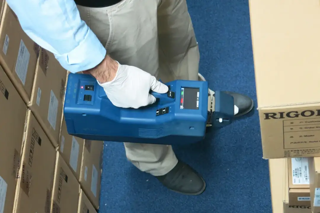 Metody wykrywania narkotyków na lotnisku: poznaj procedury kontroli