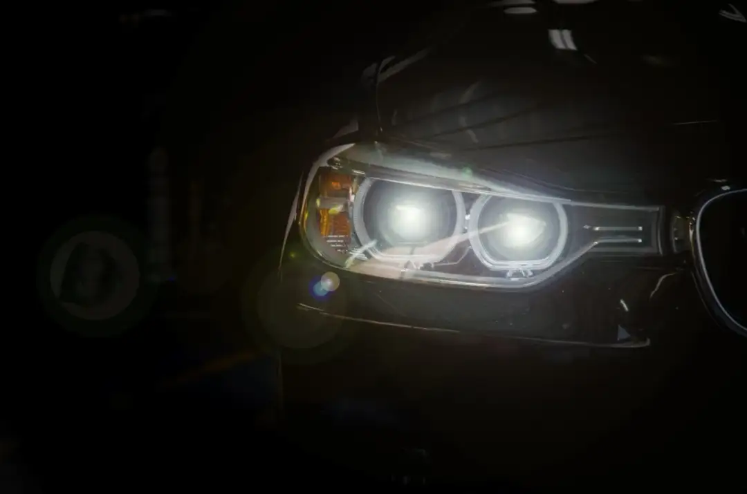 Poradnik iParts.pl. Żarówki samochodowe na miarę nowych czasów. W jaki sposób powinieneś dobierać halogeny do swojego auta?