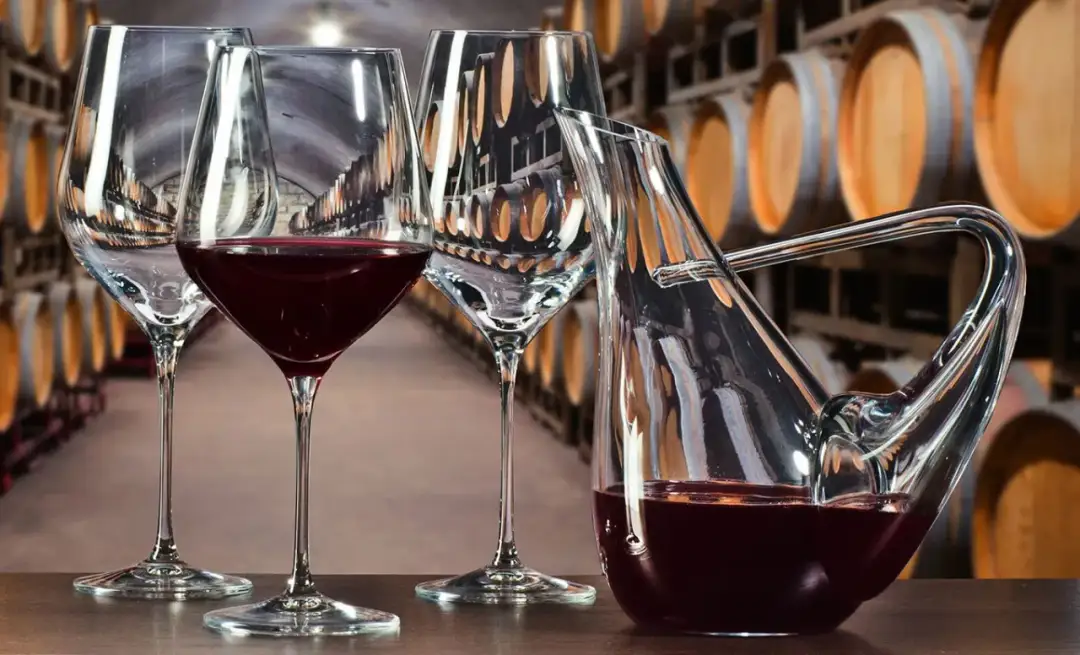 Symbolika wina: znaczenie w kulturze, religii i sztuce