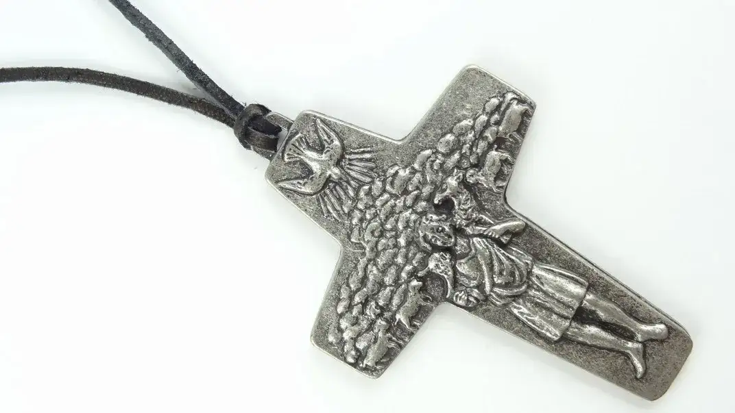 Jakie symbole kryje krzyż noszony przez papieża Franciszka? Zaskakujące znaczenie!