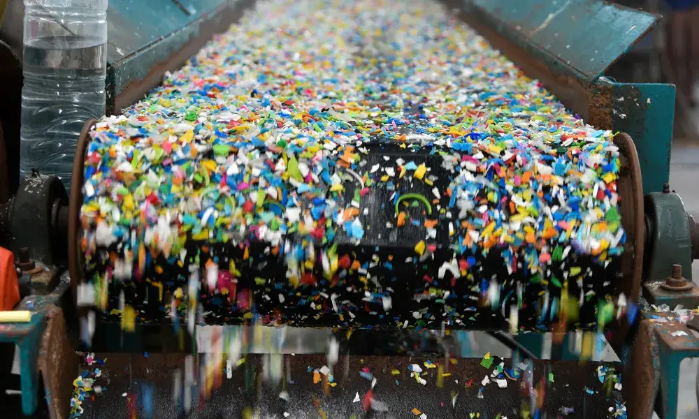 Recykling butelek PET: Jak zmniejszyć plastikowy ślad ekologiczny