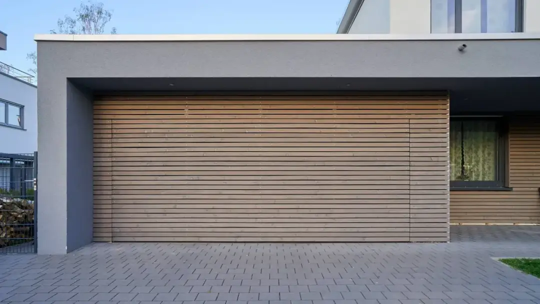 Ile kosztuje brama garażowa z montażem? Sprawdź ceny i opcje