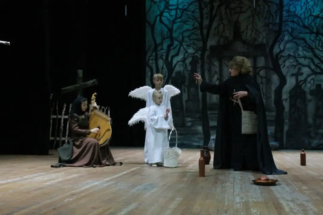 Dziady cz 2 spektakl: recenzje, bilety i tajemnice teatralnej interpretacji