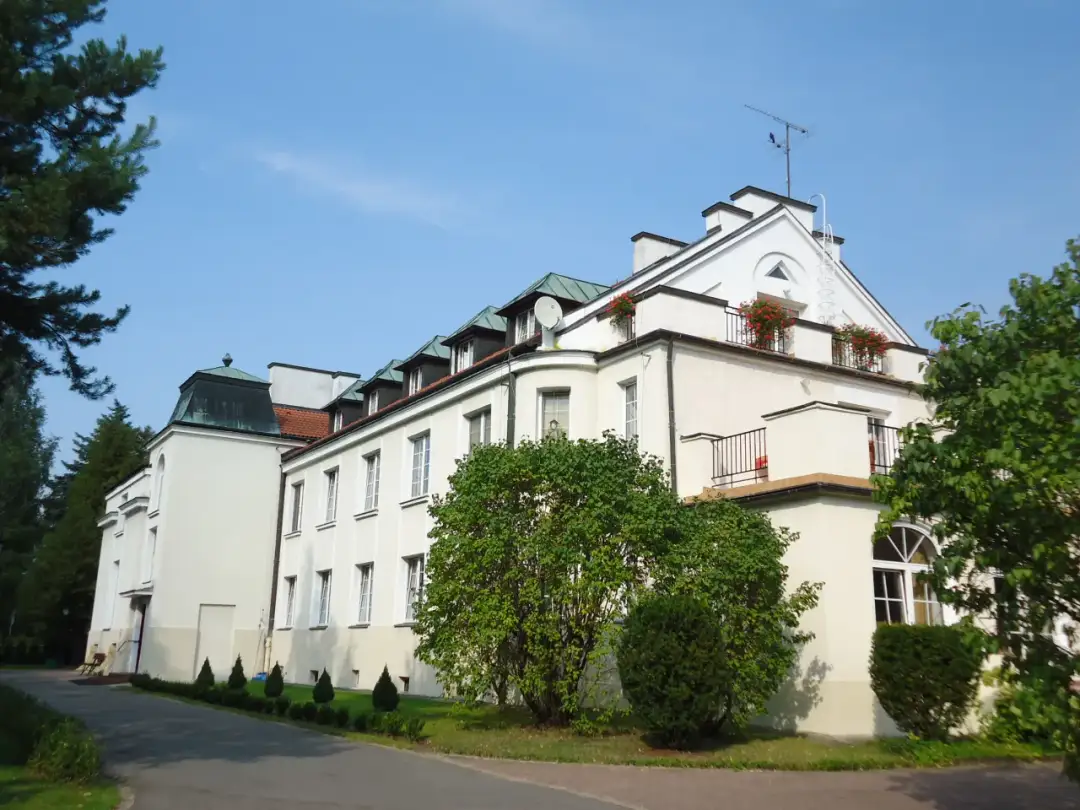 Dom aktora w Skolimowie – schronienie dla emerytowanych artystów w Polsce